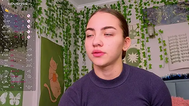 Fit_Brunette_'s cam snapshot