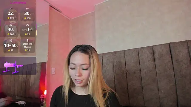 LanaMills_'s cam snapshot