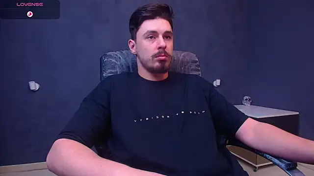 EnzoRace live sex cam