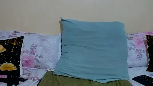 DiamondLuv29 live sex cam