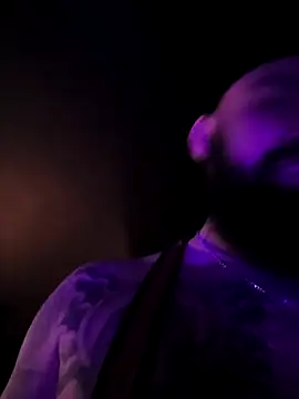 BigDonnyBig live sex cam