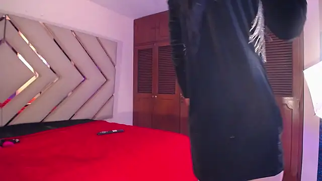 Raven_foxter1 live sex cam