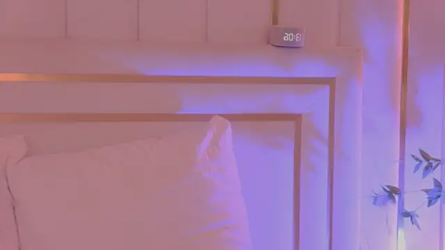 AriellaMelo live sex cam