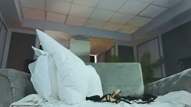 MissKiarra live sex cam