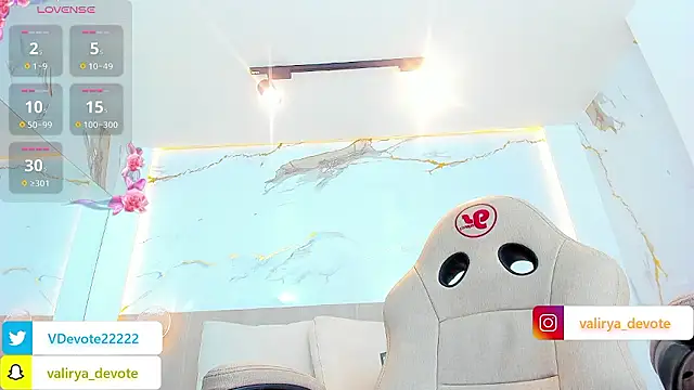 valirya_devote live sex cam