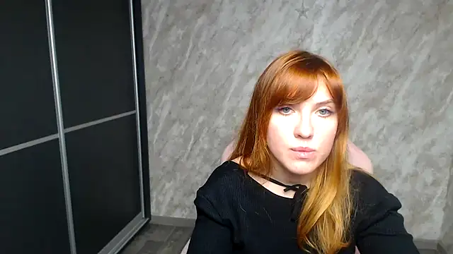 Reginasmilee live sex cam
