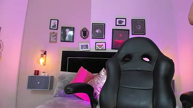 Charlotte__Benett's cam snapshot