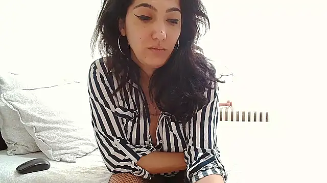 CharmingWitchy's cam snapshot