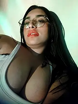 Linda_Saenz_'s cam snapshot