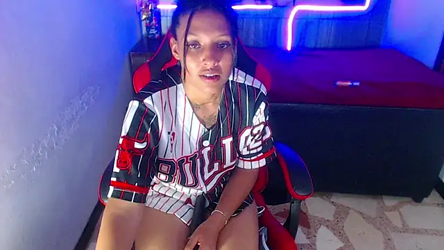 ashley-17's cam snapshot