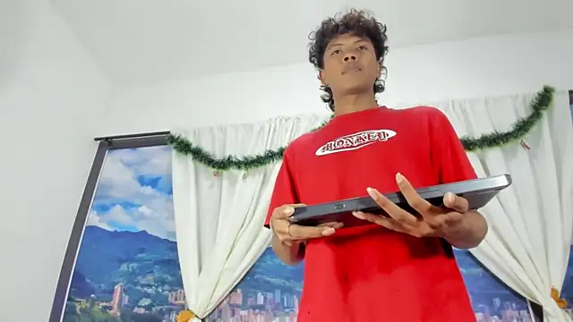 MilthonDelis live sex cam