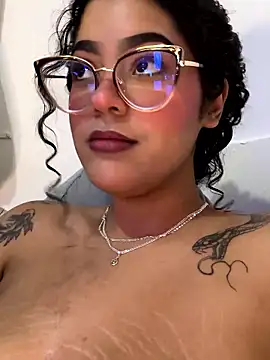 CaroBeach live sex cam