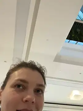 ValenciaShock live sex cam