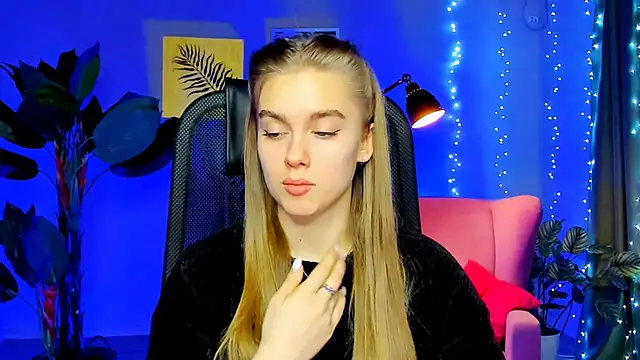 JuneWoods's cam snapshot