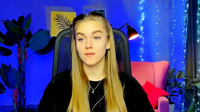 JuneWoods's cam snapshot