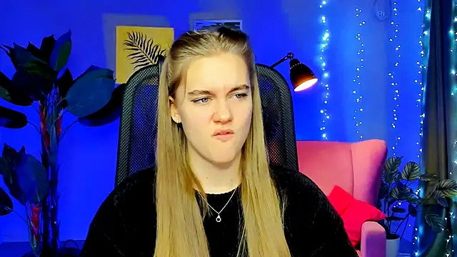 JuneWoods's cam snapshot