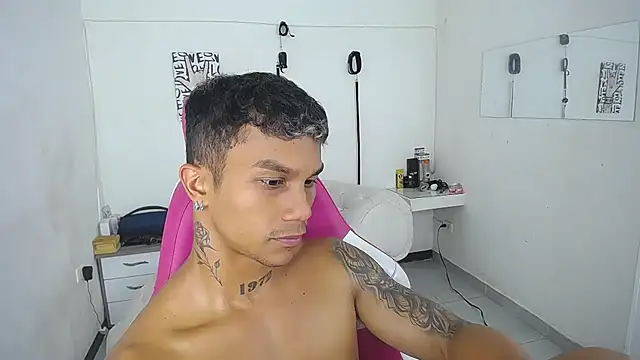 Leonard_Price live sex cam