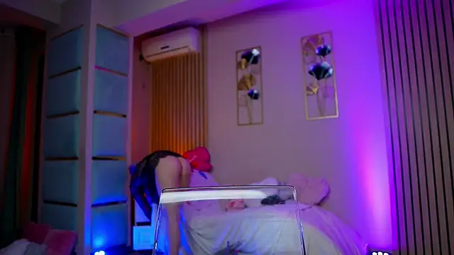 SabrinaJade live sex cam