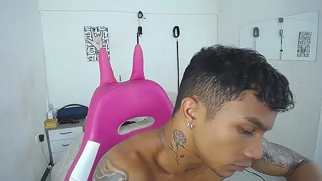 Leonard_Price live sex cam