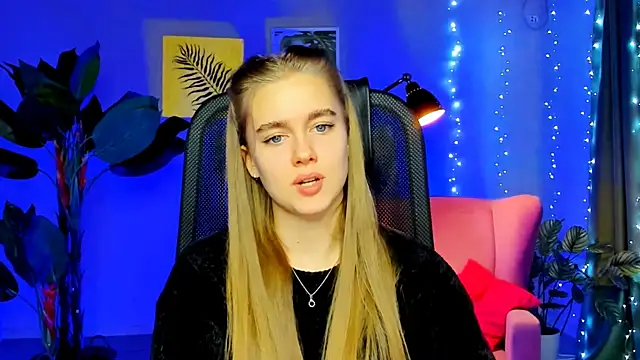 JuneWoods's cam snapshot