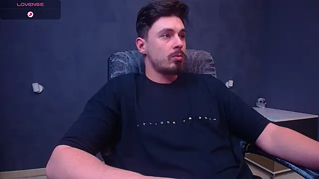 EnzoRace live sex cam