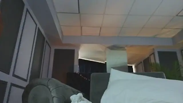 MissKiarra live sex cam