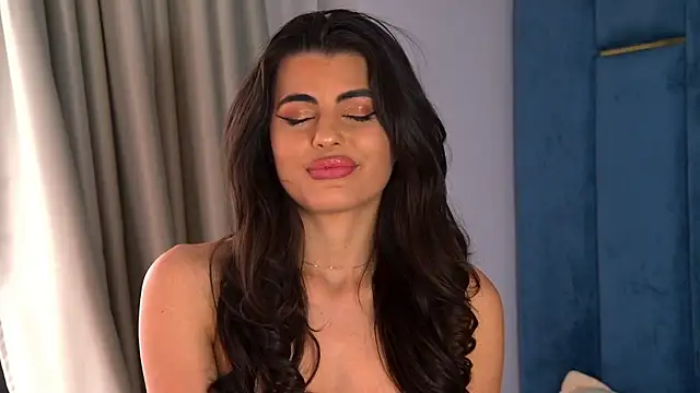 YasminaMoon's cam snapshot