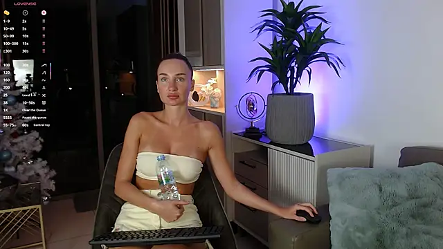 HloeChic live sex cam