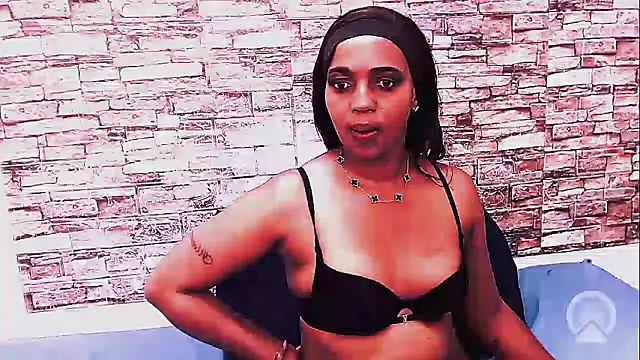 NaughtyChic28's cam snapshot