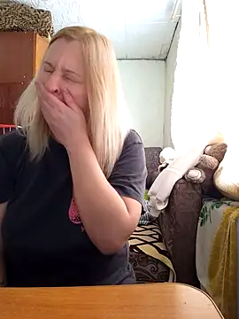 BustyBlond's cam snapshot