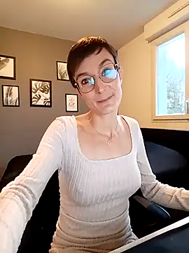 LaureLiveXX's cam snapshot