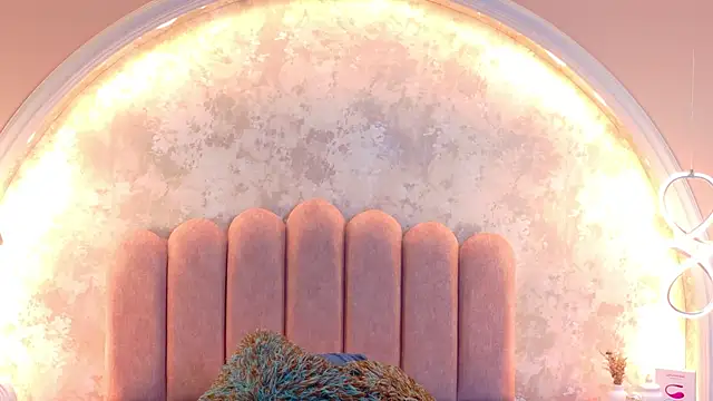 MiaLaurents live sex cam