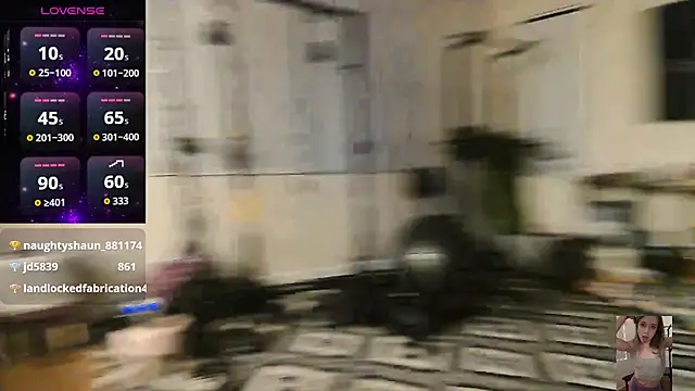 Blondiewithanass live sex cam