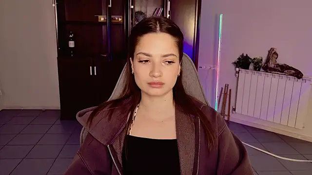 KiraVair live sex cam