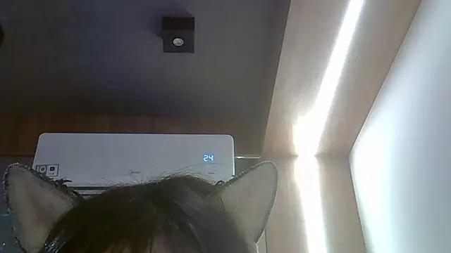 SkinnyKitten live sex cam