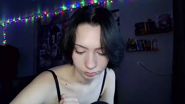 LxayBloom's cam snapshot