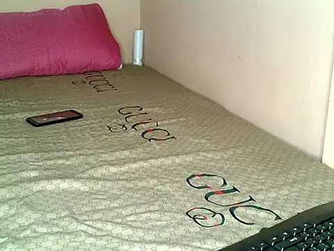 Cutenique's cam snapshot