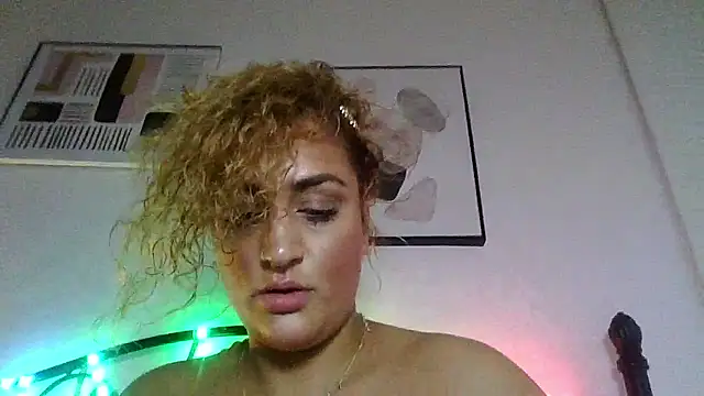 KiraBestxo live sex cam