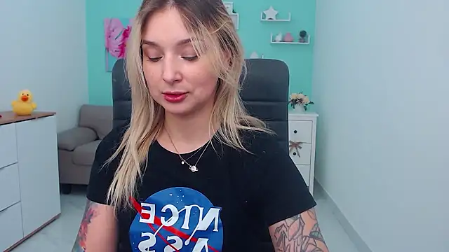 LilFleurish's cam snapshot