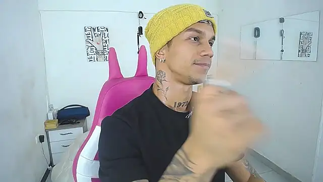 Leonard_Price live sex cam