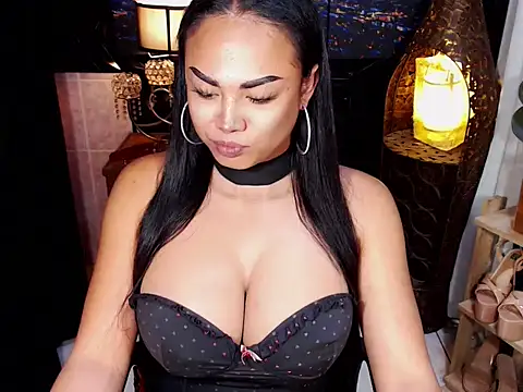TRANSLUNAA live sex cam