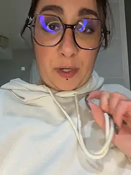 MlleMargaux's cam snapshot