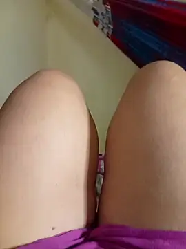 Ravena2290 live sex cam