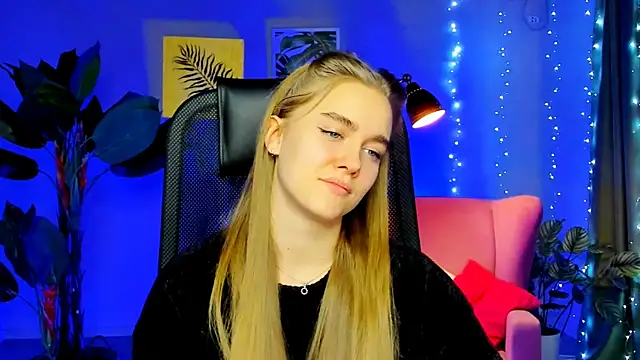 JuneWoods's cam snapshot