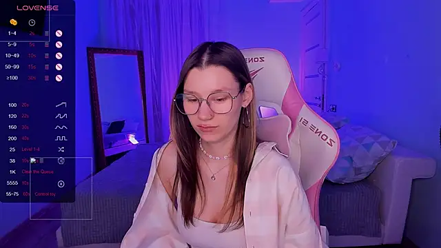 LinaBlossom_'s cam snapshot