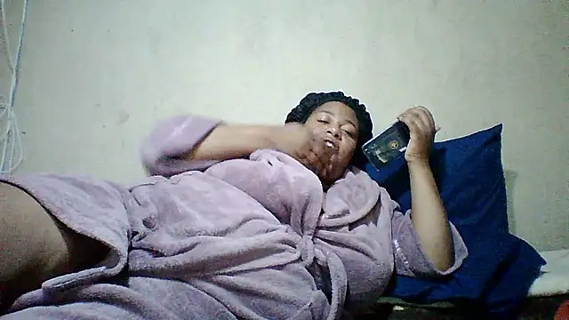 bustyboobs27's cam snapshot