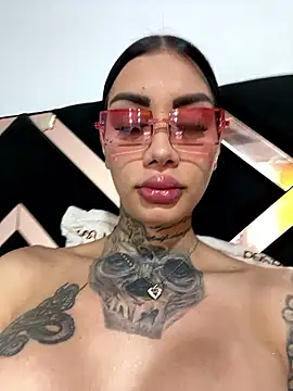 Zaratattoox live sex cam