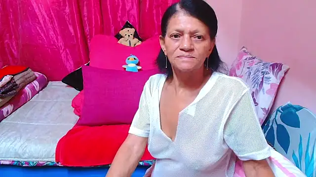 SLUTTYROXY live sex cam