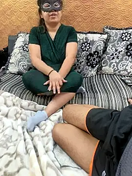 Iampriyaaa15 live sex cam