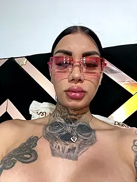 Zaratattoox live sex cam